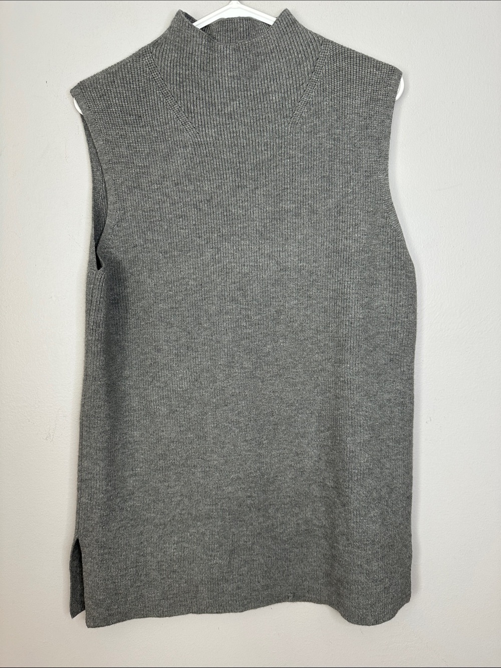 Sleeveless Mock Neck Knit Top - Gray size L NWT